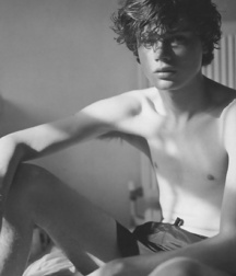 Oufti-Black & White Gay Tube 5fdd03f3583ad.jpg