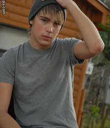 Kyle 586fcd654fc9a.jpg