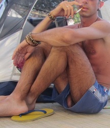 just a peek 5988184f64c7b.jpg