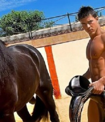 naked horsemen 5993f33bf07af.jpg
