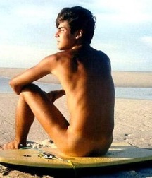 naked surfers 59a517883035c.jpg