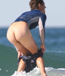 naked surfers 59a5179e04047.jpg