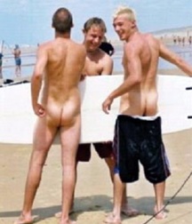 naked surfers 59a517bf338be.jpg