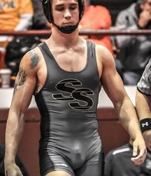 wrestler bulges 5aa8e92cdc3ef.jpg