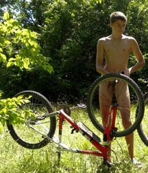 boys and bicycles 5af2c2ae2e76f.jpg