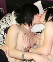 emo boys 5b8bd1789b51d.jpg