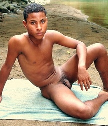 twinks world 5b93ad3860ef9.jpg