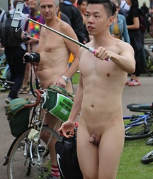 naked bicycle boys 5c9af83e7bbfb.jpg