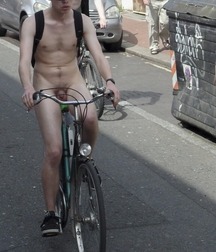 naked bicycle boys 5c9af841bb690.jpg