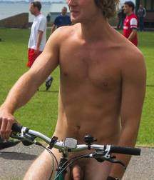 naked bicycle boys 5c9af8468eadd.jpg