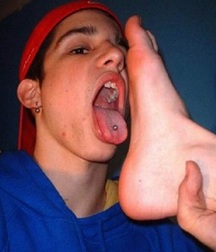 more feet 5cdc05f4ea625.jpg