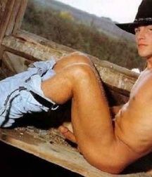 more naked cowboys 5d6659195607f.jpg