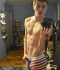 More Hotties  52618f5a9b018.jpg