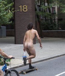 Naked in public 2 5d6c1692dfe97.jpg