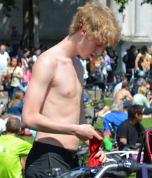 Naked in public 3 5d7b3e884476c.jpg