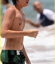 Famous boys: Dylan and Cole Sprouse 5ea3f43948444.jpeg