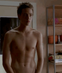 Famous Boys : Douglas Smith 5eaa83b070319.gif