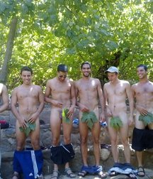 Fun Men in fun thing... 599ef4bc68272.jpg