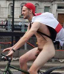 Fun Men in fun thing... 599ef4cd4139c.jpg