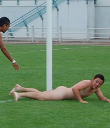 Fun Men in fun thing... 599ef4e629022.jpg