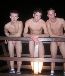 Fun Men in fun thing... 599ef52102e19.jpg