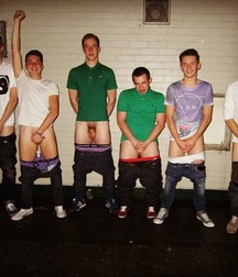 Fun Men in fun thing... 599ef5410536e.jpg