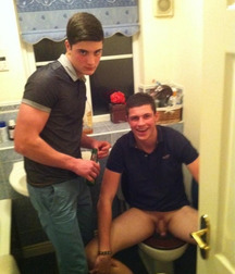 Fun Men in fun thing... 599ef54254096.jpg