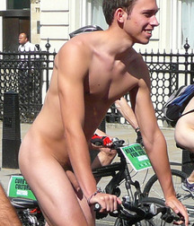 Fun Men in fun thing... 599ef5552b336.jpg