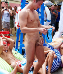 Fun Men in fun thing... 599ef55b50e92.jpg