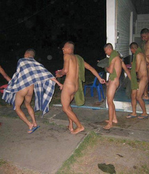 Fun Men in fun thing... 599ef57177574.jpg