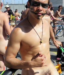 Fun Men in fun thing... 599ef592cf939.jpg