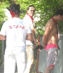 Fun Men in fun thing... 599ef599d2320.jpg
