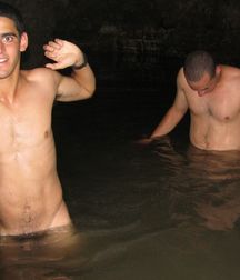 Fun Men in fun thing... 599ef59ce811f.jpg