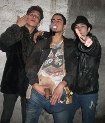 Fun Men in fun thing... 599ef59e1b82e.jpg