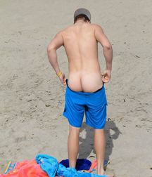Fun Men in fun thing... 599ef5d958786.jpg