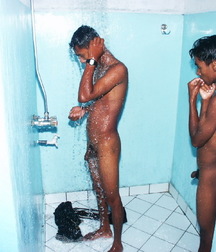Fun Men in fun thing... 599ef5e0ce015.jpg