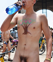 Fun Men in fun thing... 599ef5e45bf64.jpg