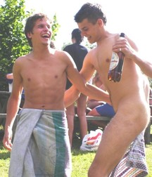 Fun Men in fun thing... 599ef604d08fc.jpg