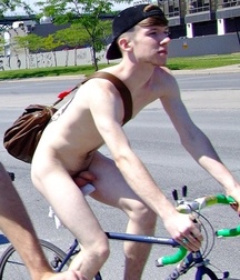 Fun Men in fun thing... 599ef612d8e9f.jpg