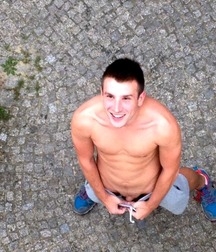 Fun Men in fun thing... 599ef63206232.jpg