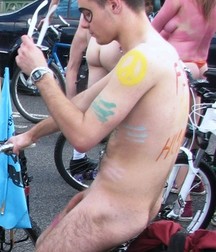 Fun Men in fun thing... 599ef6339d2f0.jpg