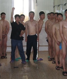 Fun Men in fun thing... 599ef67d20918.jpg