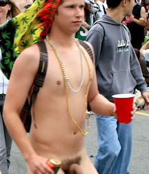 Fun Men in fun thing... 599ef67f7968a.jpg