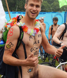 Fun Men in fun thing... 59a682c24dd08.jpg