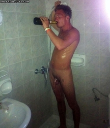 Fun Men in fun thing... 59a682c87335a.jpg