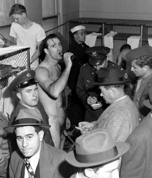 Fun Men in fun thing... 59a682d2ec8a6.jpg