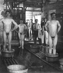 Fun Men in fun thing... 59a682d6e9f1b.jpg