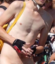 Fun Men in fun thing... 59a682dceb6fb.jpg