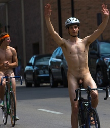 Fun Men in fun thing... 59a682e66d0a2.jpg