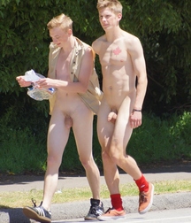 Fun Men in fun thing... 59a6830d1f31e.jpg